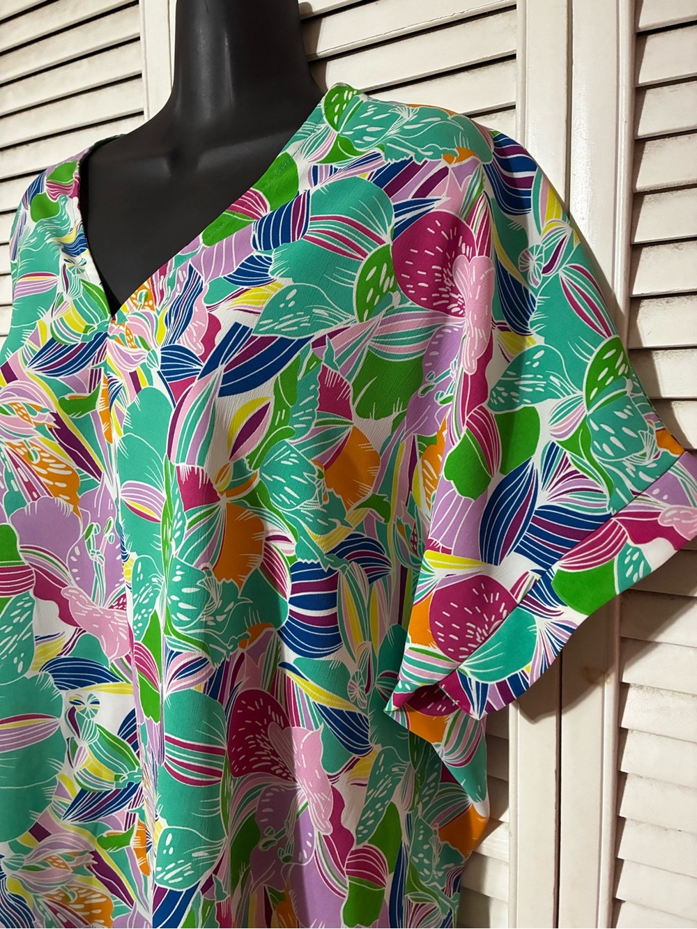 JODIFL Multicolor Tropical V-Neck Blouse – Green, Pink, Purple, Blue
